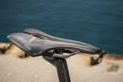 Selle Italia SLR Boost Kit Carbonio Superflow Sattel -Deutschland Fahrradzubehör Verkaufs-Shop YY 8915 min 1500x1000 1
